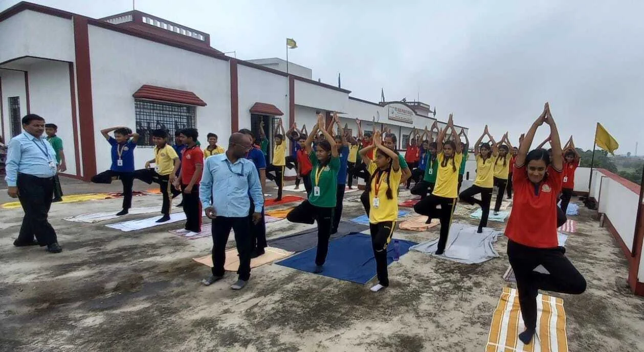 संत पॉल पब्लिक स्कूल तेघड़ा परिसर में योग शिविर का हुआ आयोजन 3