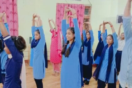 विद्यालयों में छात्रों के बीच मनाया गया अन्तर्राष्ट्रीय योग दिवस 4