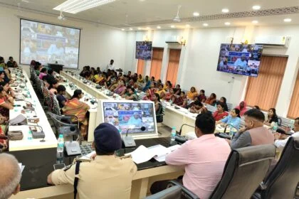 मुख्यमंत्री की अध्यक्षता में वीडियो कॉन्फ्रेंसिंग के माध्यम से महिला संवाद कार्यक्रम की राज्य स्तरीय समीक्षा बैठक आयोजित 10
