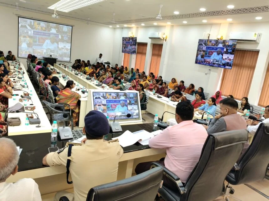 मुख्यमंत्री की अध्यक्षता में वीडियो कॉन्फ्रेंसिंग के माध्यम से महिला संवाद कार्यक्रम की राज्य स्तरीय समीक्षा बैठक आयोजित 1