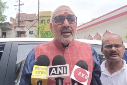 नालंदा: तेजस्वी के बयान पर भड़के गिरिराज,कहा- पीएम मोदी का नाम दुनियां गर्व से लेती है।'खुद को भविष्य का CM समझने वाला,पीएम को दे रहा गाली'–गिरिराज सिंह 30