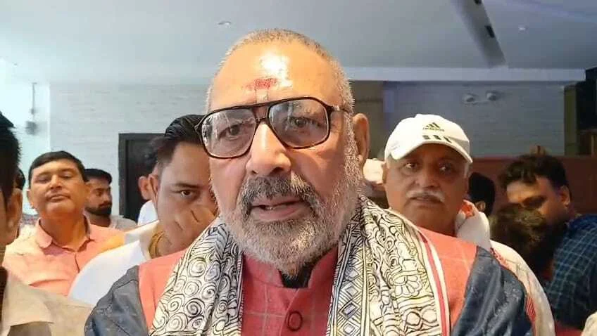 सरकार एनडीए की, फैसला एनडीए एवं नीतीश कुमार का और क्रेडिट लेने की होर कम्युनिस्ट और लालू परिवार में लगी हुई है - गिरिराज सिंह 3