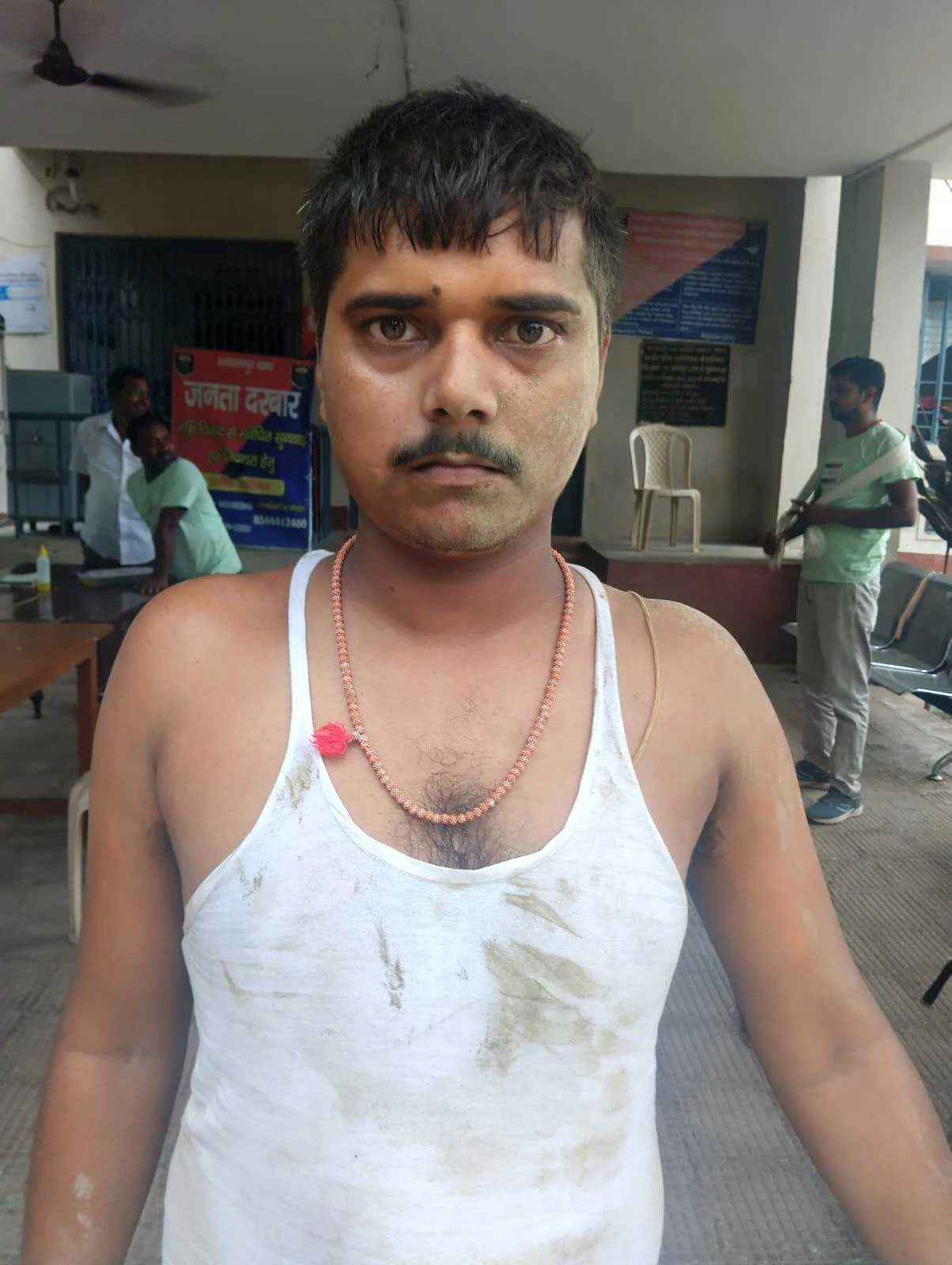 हथियार के साथ लुटपाट,मारपीट व हत्या की धमकी मामले का फरार अभियुक्त गिरफ्तार, भेजा जेल 3