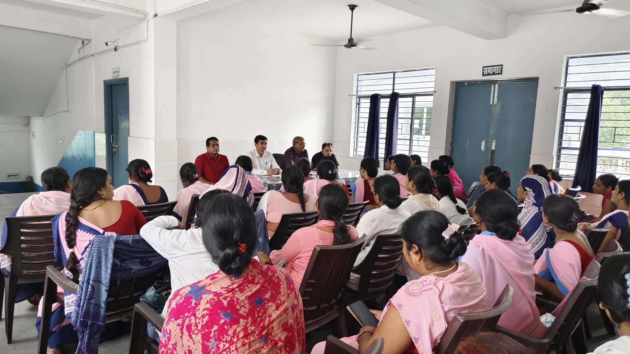 सीएचसी बछवाड़ा में सिविल सार्जन ने आयुष्मान कार्ड को लेकर स्वास्थ्य कर्मियों के साथ की बैठक 4