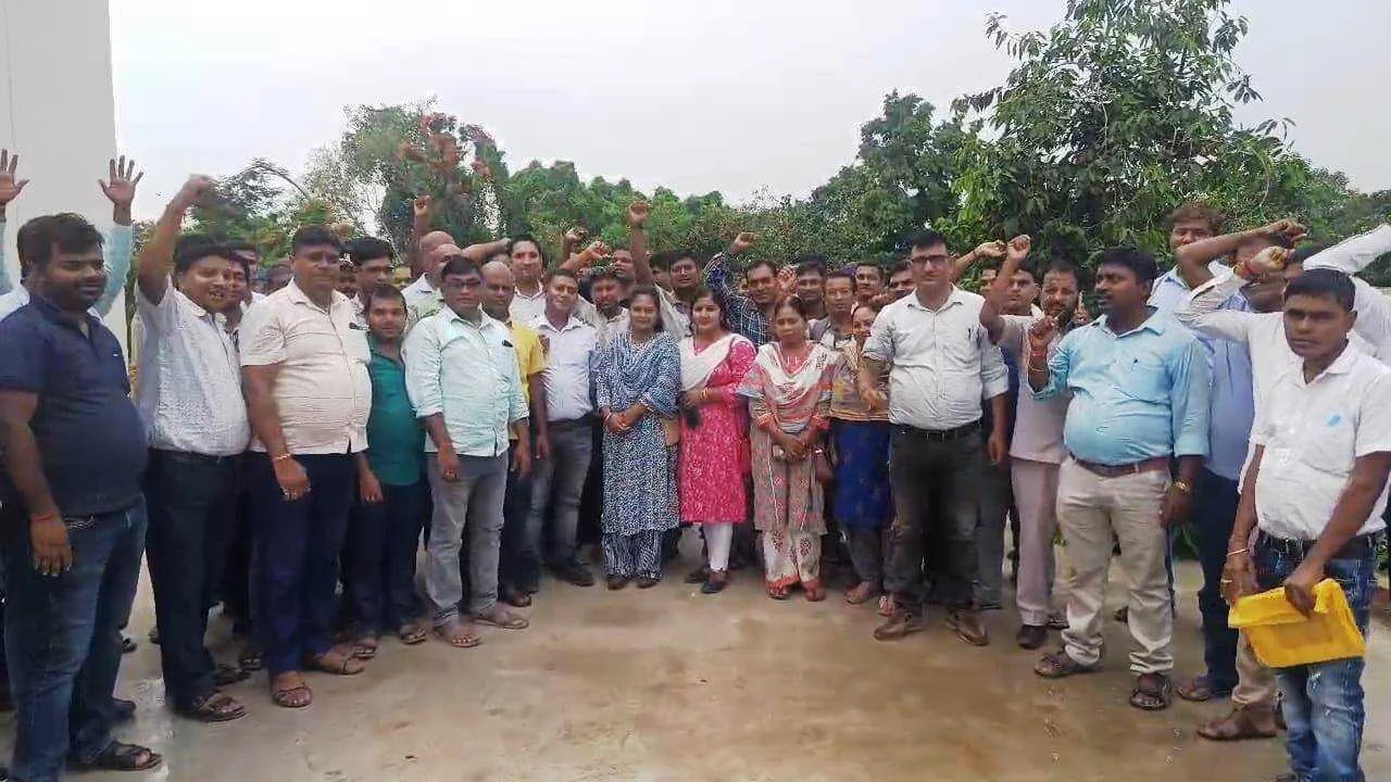 बिहार शरीफ के निजी सभागार में ग्रामीण आवास पर्यवेक, ग्रामीण आवास लेखापाल ग्रामीण आवास सहायक ने की बैठक आयोजित 5