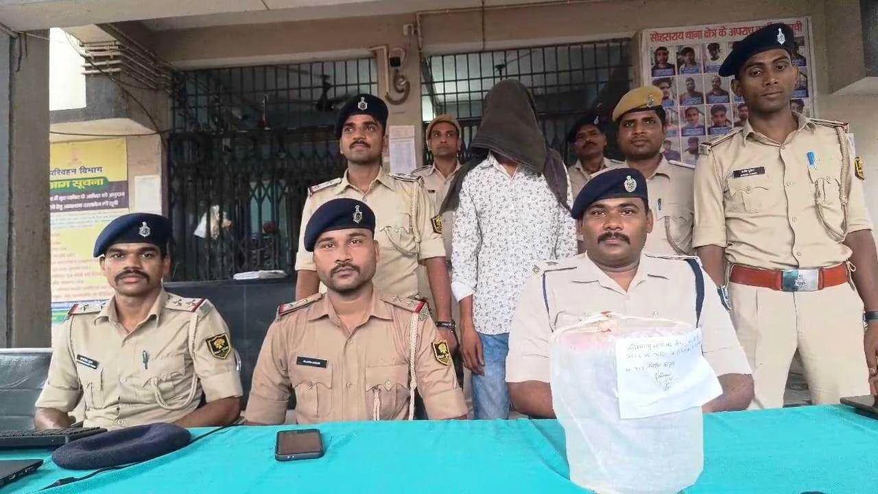नालंदा पुलिस ने गुप्त सूचना पर आशानगर मोहल्ले से 717 और मोरातालाब से 117 जिंदा कारतूस किया बरामद,कुल चार तस्कर हुआ गिरफ्तार 5