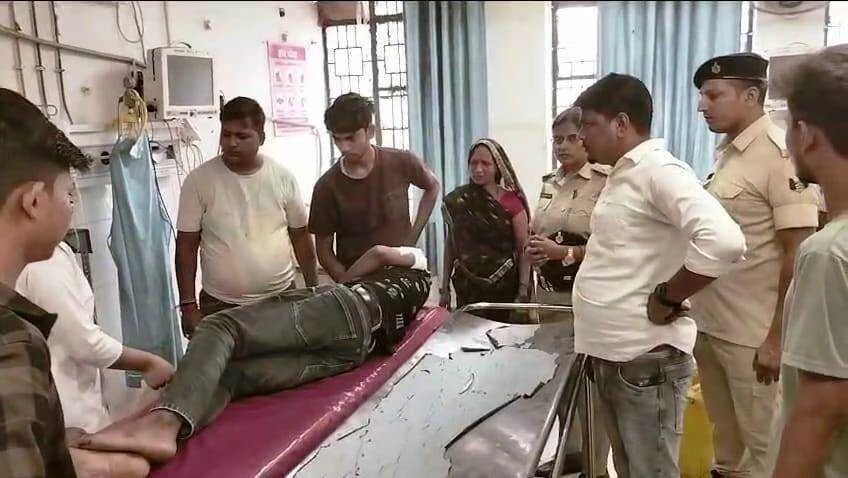 कैमूर: भभुआ में दिन दहाड़े बाइक सवार अपराधियों ने युवक को मारी गोली, युवक घायल, बनारस किया गया रेफर 2
