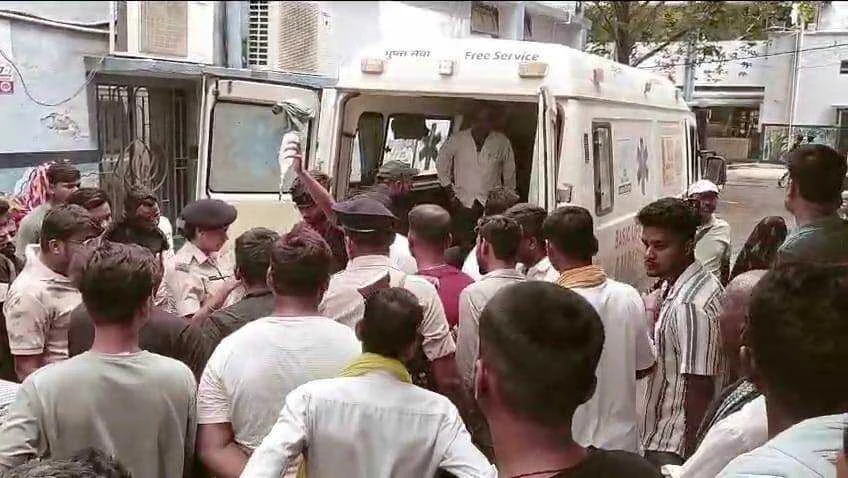 कैमूर: भभुआ में दिन दहाड़े बाइक सवार अपराधियों ने युवक को मारी गोली, युवक घायल, बनारस किया गया रेफर 5