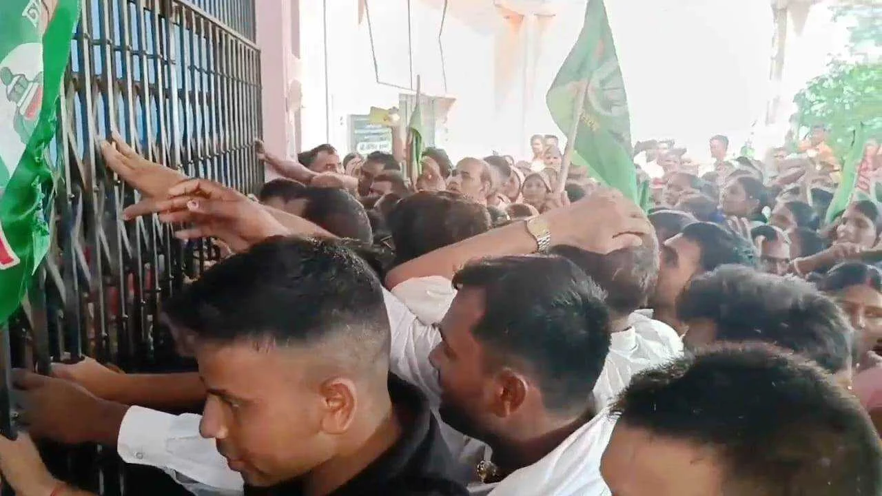 नालंदा: भूमिहीनों को जमीन देने की मांग को लेकर राजद का धरना-प्रदर्शन 2