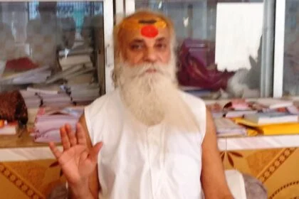 कुंभ ब्रह्मांड का प्रतीक है कुंभ योग में सूर्य चंद्रमा और बृहस्पति एक राशि पर मिलते हैं तो कुंभ योग बनता है - स्वामी चिदात्मन जी महाराज 77