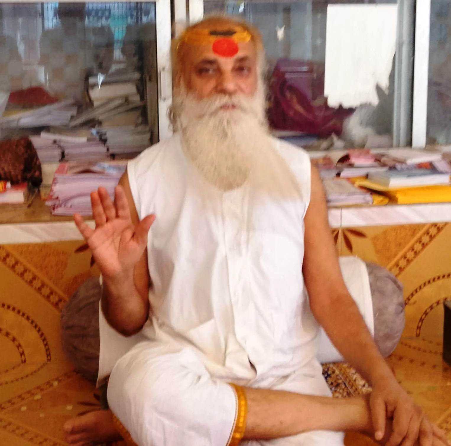 कुंभ ब्रह्मांड का प्रतीक है कुंभ योग में सूर्य चंद्रमा और बृहस्पति एक राशि पर मिलते हैं तो कुंभ योग बनता है - स्वामी चिदात्मन जी महाराज 7