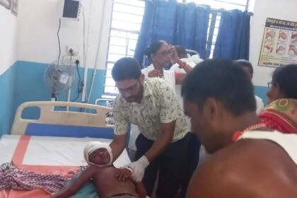 बछवाड़ा प्रखंड के कन्या मध्य विद्यालय झमटिया में स्कूल के छत से गिरकर छठी का छात्र घायल 22