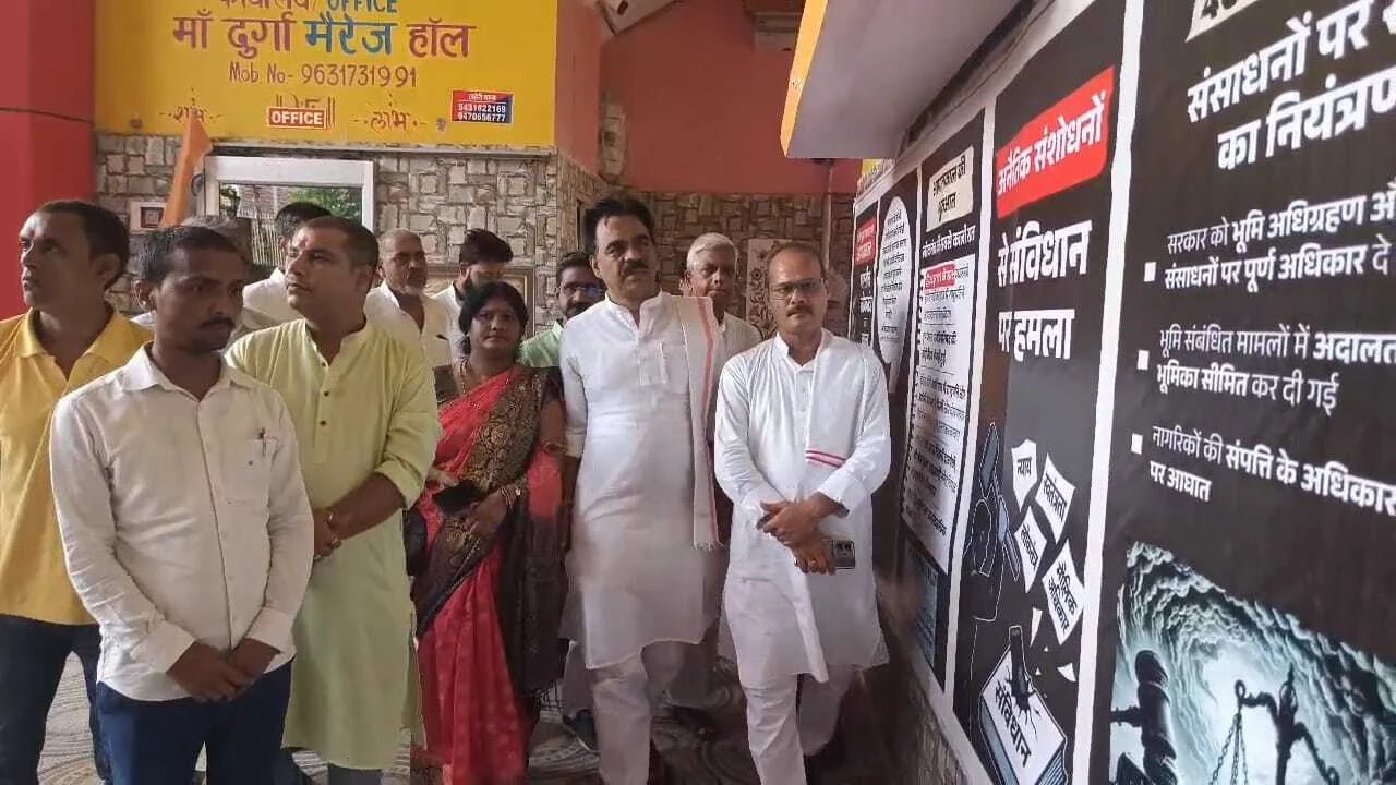 संविधान कुचलने वाले अब बन रहे हैं उसके रक्षक, राहुल गांधी कर रहे हैं देश को गुमराह - मनोज सिंह 2