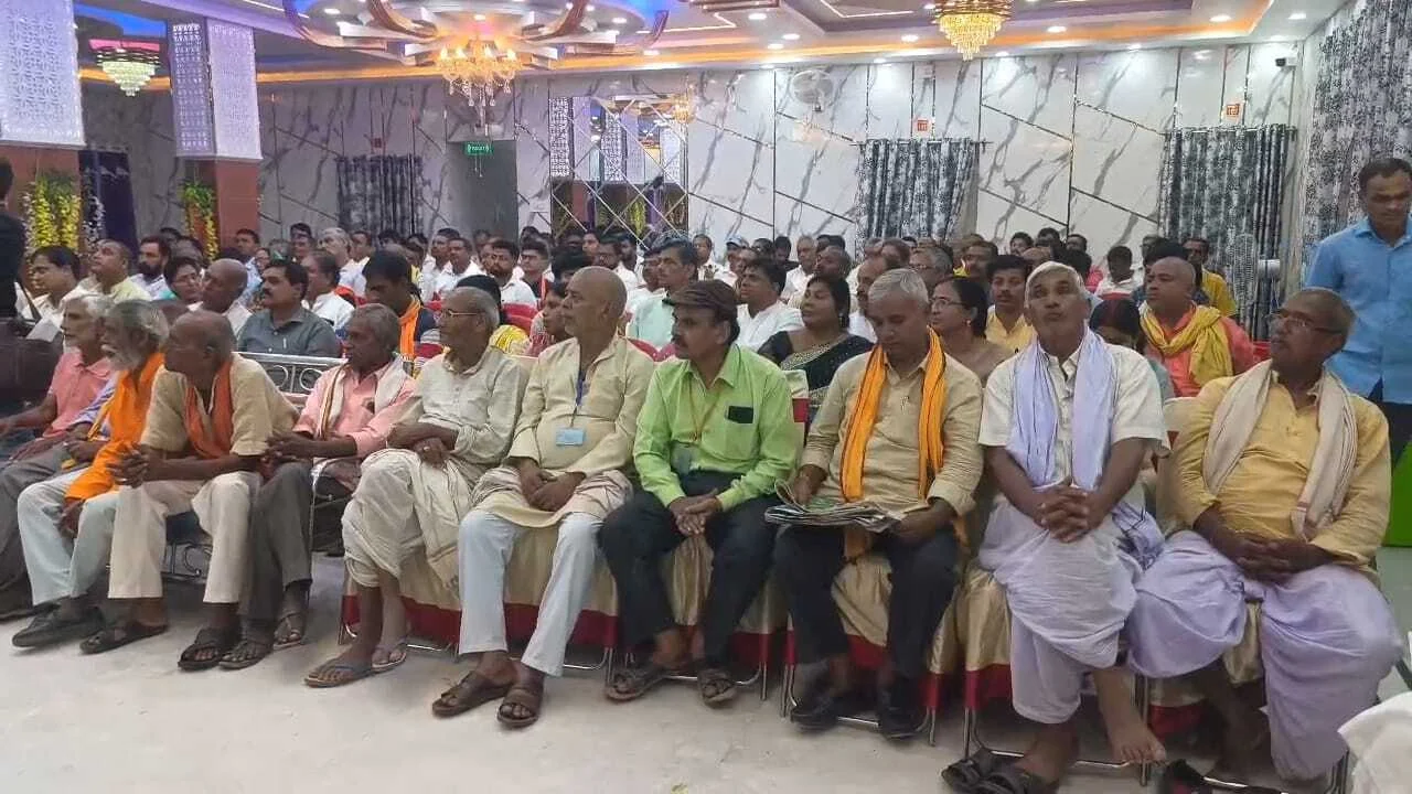 संविधान कुचलने वाले अब बन रहे हैं उसके रक्षक, राहुल गांधी कर रहे हैं देश को गुमराह - मनोज सिंह 3