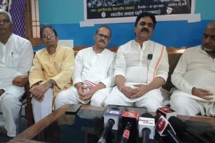 संविधान कुचलने वाले अब बन रहे हैं उसके रक्षक, राहुल गांधी कर रहे हैं देश को गुमराह - मनोज सिंह 4