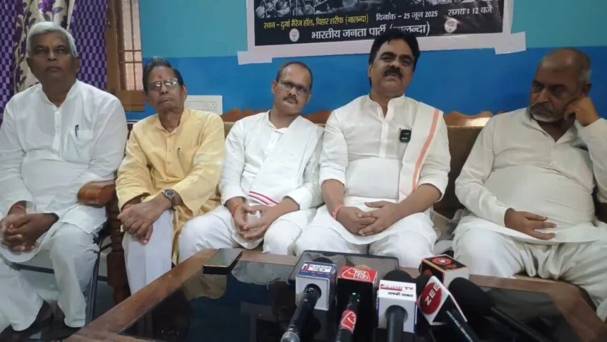 संविधान कुचलने वाले अब बन रहे हैं उसके रक्षक, राहुल गांधी कर रहे हैं देश को गुमराह - मनोज सिंह 1