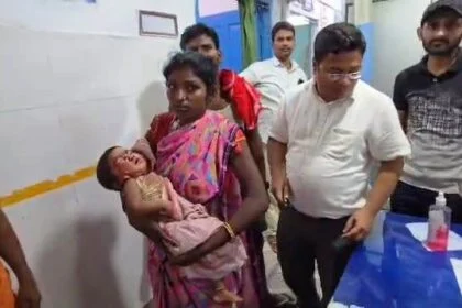 बेगूसराय में मासूम बच्ची को घर से गीदर लेकर भागा, बच्ची की मां ने जान जोखिम में डालकर बच्ची को गीदड़ के चंगुल से छुड़ाकर बच्ची की बचाई जान 14