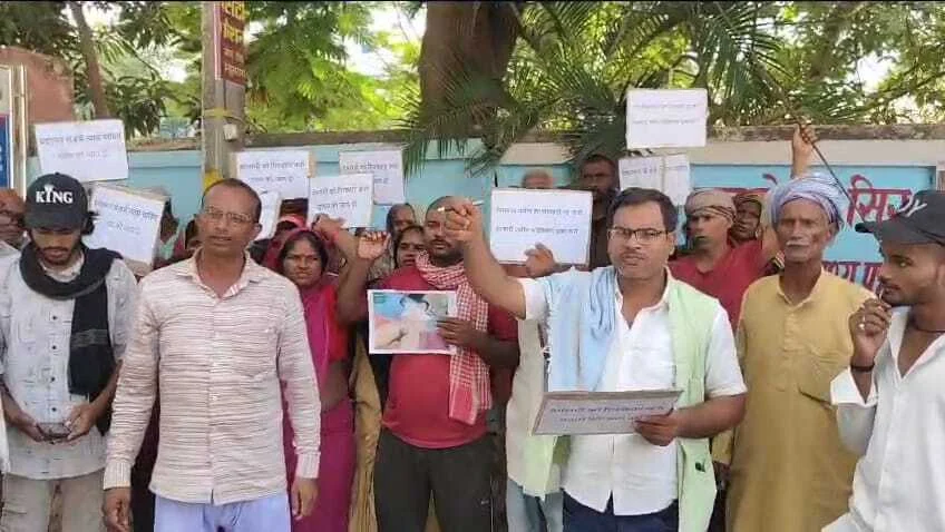 बेगूसराय में आरोपी की गिरफ्तारी नहीं होने से नाराज लोगो ने एसपी ऑफिस पर जमकर हंगामा 3