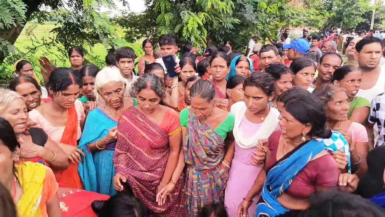 स्कूल पढ़ने जा रहे छात्र को अनियंत्रित स्कार्पियो ने कुचला, छात्र की हुई मौत, आक्रोशितों ने लोगो ने स्कॉर्पियो में लगाई आग 5