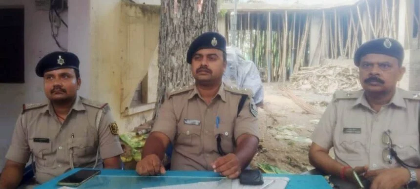 अपहरण की घटना के 12 घंटे के अन्दर अपहृत एवं फिरौती की रकम 40 हज़ार 5 सौ रुपए बरामद,2 गिरफ्तार, 4 निरुद्ध - भास्कर रंजन 1