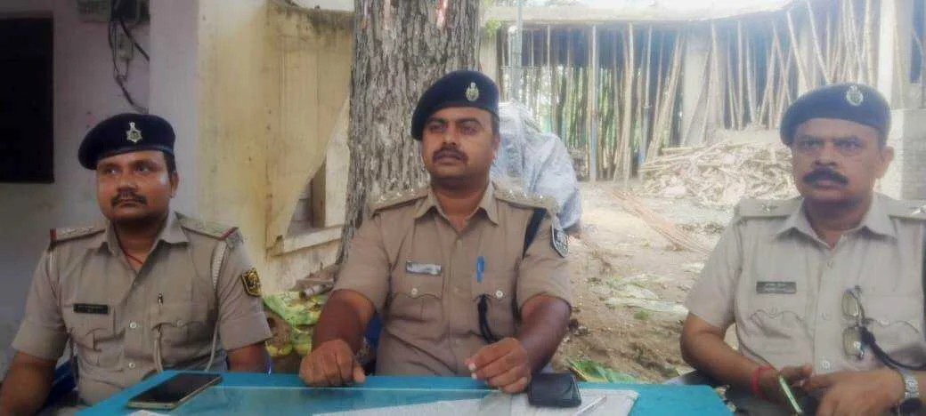 अपहरण की घटना के 12 घंटे के अन्दर अपहृत एवं फिरौती की रकम 40 हज़ार 5 सौ रुपए बरामद,2 गिरफ्तार, 4 निरुद्ध - भास्कर रंजन 5