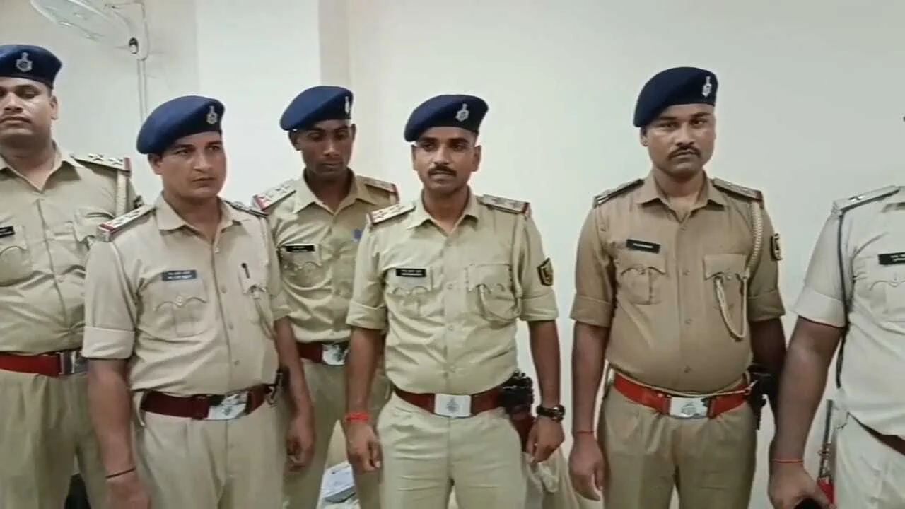 नालंदा: सोहसराय थाना क्षेत्र के आशानगर मोहल्ले में में मिनीगन फैक्ट्री का उद्भेदन, भारी मात्रा में अर्धनिर्मित उपकरण बरामद 3