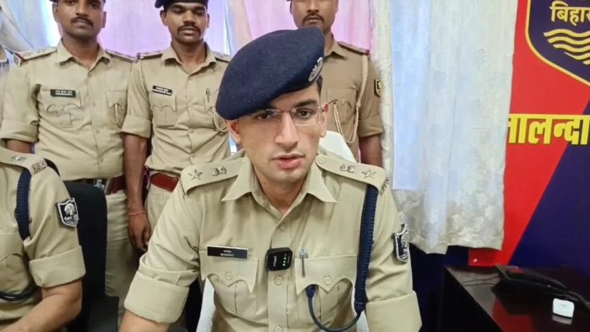 नालंदा: सोहसराय थाना क्षेत्र के आशानगर मोहल्ले में में मिनीगन फैक्ट्री का उद्भेदन, भारी मात्रा में अर्धनिर्मित उपकरण बरामद 1