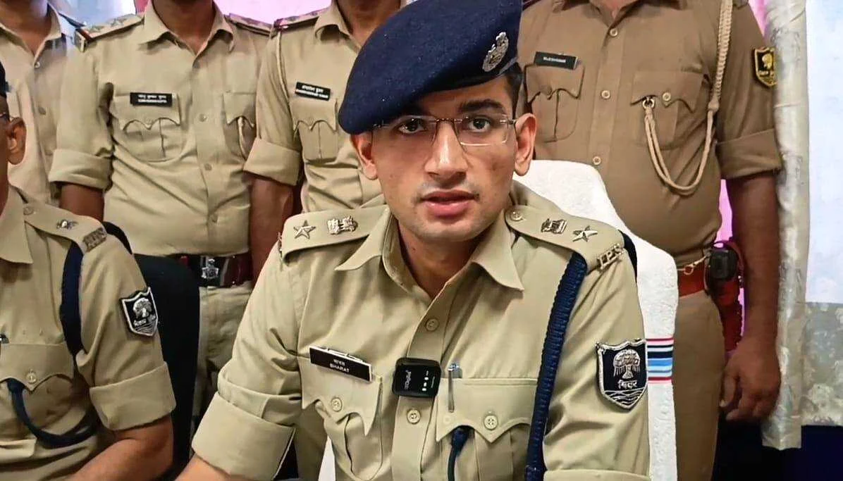 नालंदा: सरेआम बीच सड़क पर हुई छात्र की पिटाई,पिटाई के दौरान राहगीर बने मुकदर्शक 3