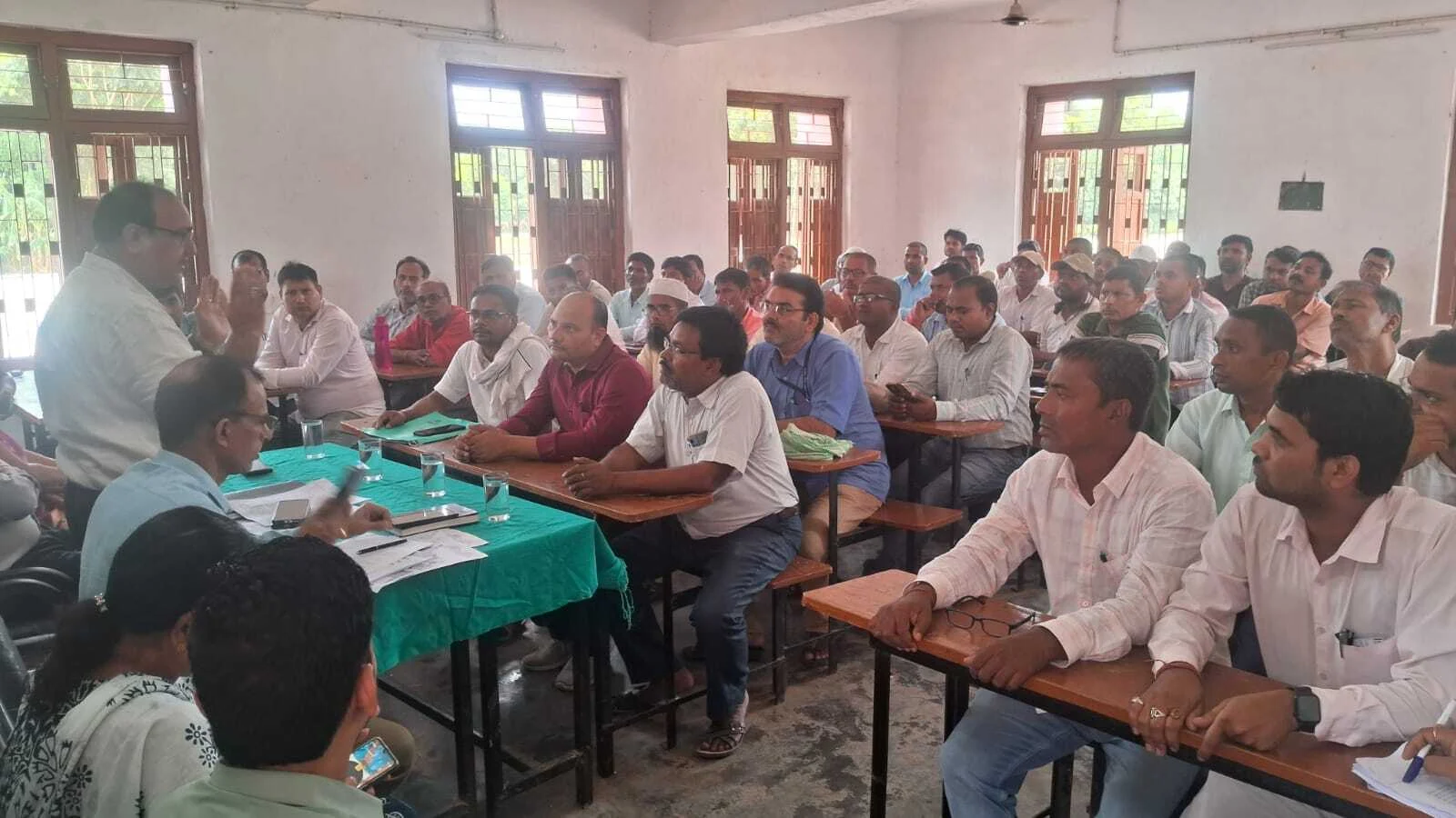 आगामी चुनाव को लेकर प्रशासन के साथ बीएलओ की बैठक आयोजित 4