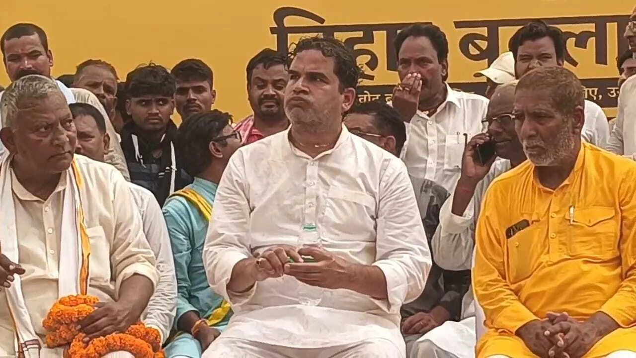 नालंदा: एकंगरसराय में जन सुराज की बदलाव सभा में उमड़ा जनसैलाब,प्रशांत किशोर का बड़ा हमला कहा, नीतीश बांट रहे झूठा नियुक्ति पत्र, जनता देगी विदाई का सर्टिफिकेट 3