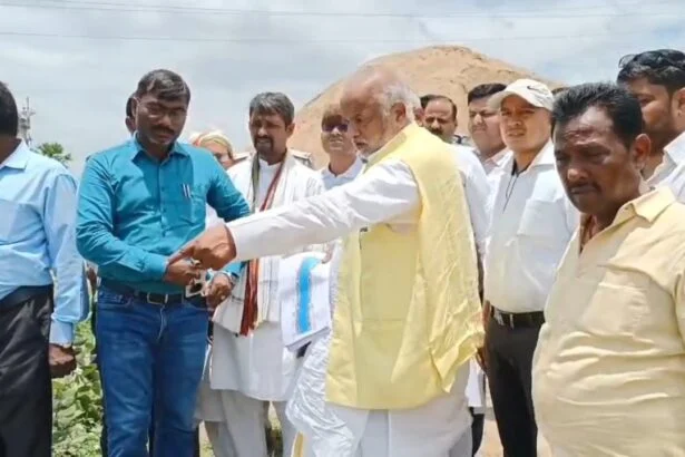 नालंदा: पंचाने नदी पर रिवर फ्रंट निर्माण कार्य का निरीक्षण करने पहुंचे ग्रामीण विकास मंत्री श्रवण कुमार,कार्य में कमी देख भड़के, अधिकारियों को दिए सख्त निर्देश 7