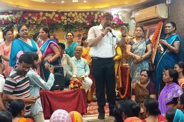 बिहारशरीफ के निजी सभागार में महिलाओं को सशक्त बनाने के उद्देश्य किया गया महिला संवाद 3