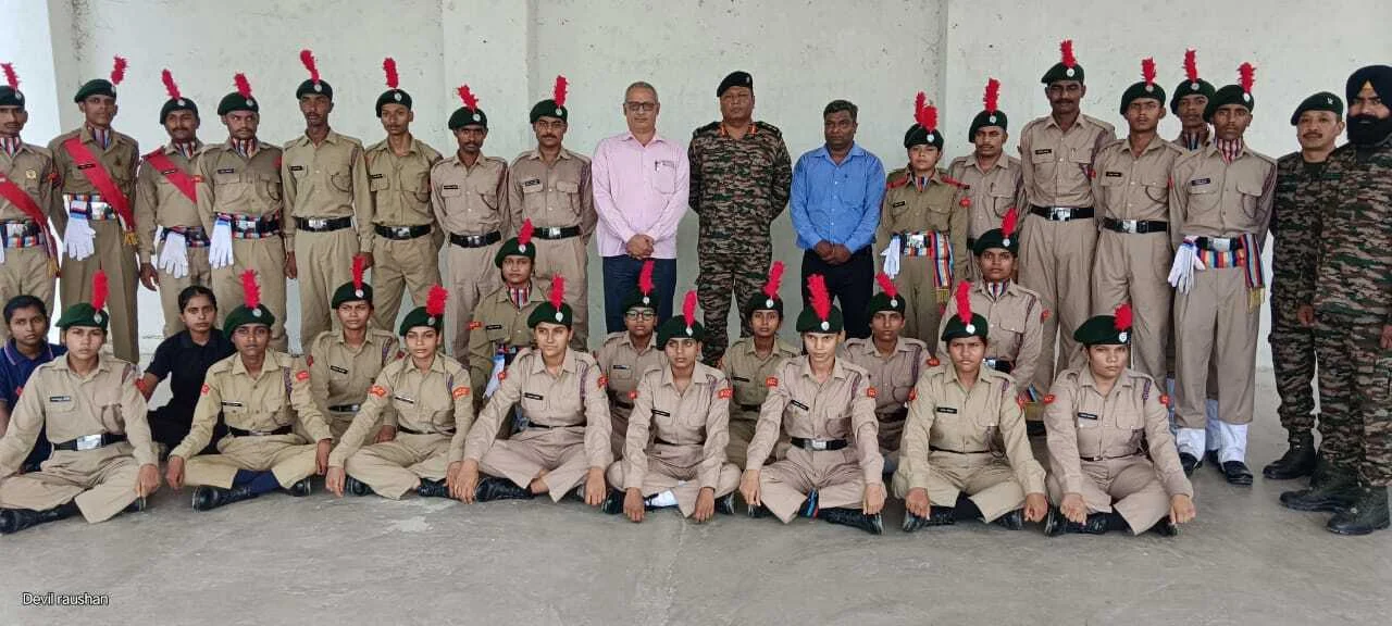 कमांडिंग ऑफिसर के द्वारा ए.पी.एस.एम. कॉलेज बरौनी के एन.सी.सी. का किया गया निरीक्षण 15