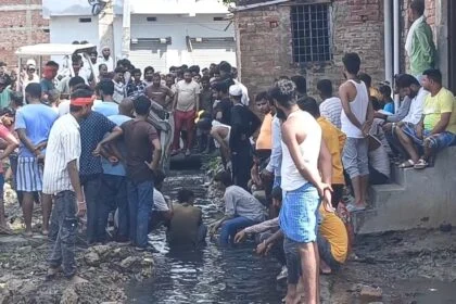 नालंदा: आंगनबाड़ी से पढ़कर घर लौटे रहे बच्चे की नाले में डूबने से हुई मौत, बच्चे की खोजबीन के लिए चलाया जा रहा है रेस्क्यू 2
