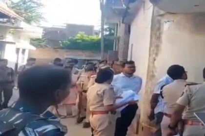 युवक ने पहले एक युवती को प्रेमजाल में फंसाया, फिर शादी का झांसा देकर उसे देह व्यापार के अड्डे पर एक लाख रुपए में बेचा 25