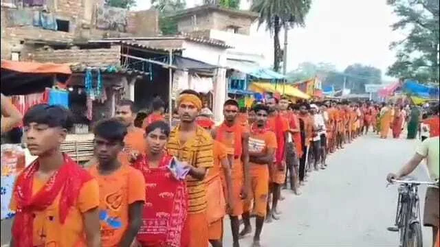 सावन की दूसरी सोमवारी को बेगूसराय स्थित हरी गिरी धाम में श्रद्धालुओं का लगा तांता 1