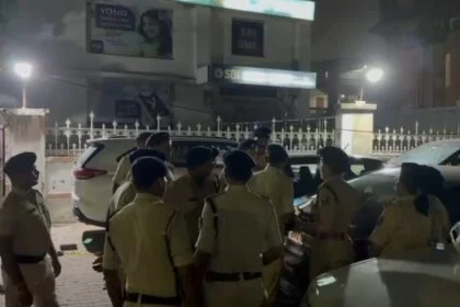 बेखौफ अपराधियों ने पटना के चर्चित व्यवसाई गोपाल खेमका की उनके घर पास गोली मारकर किया हत्या  30