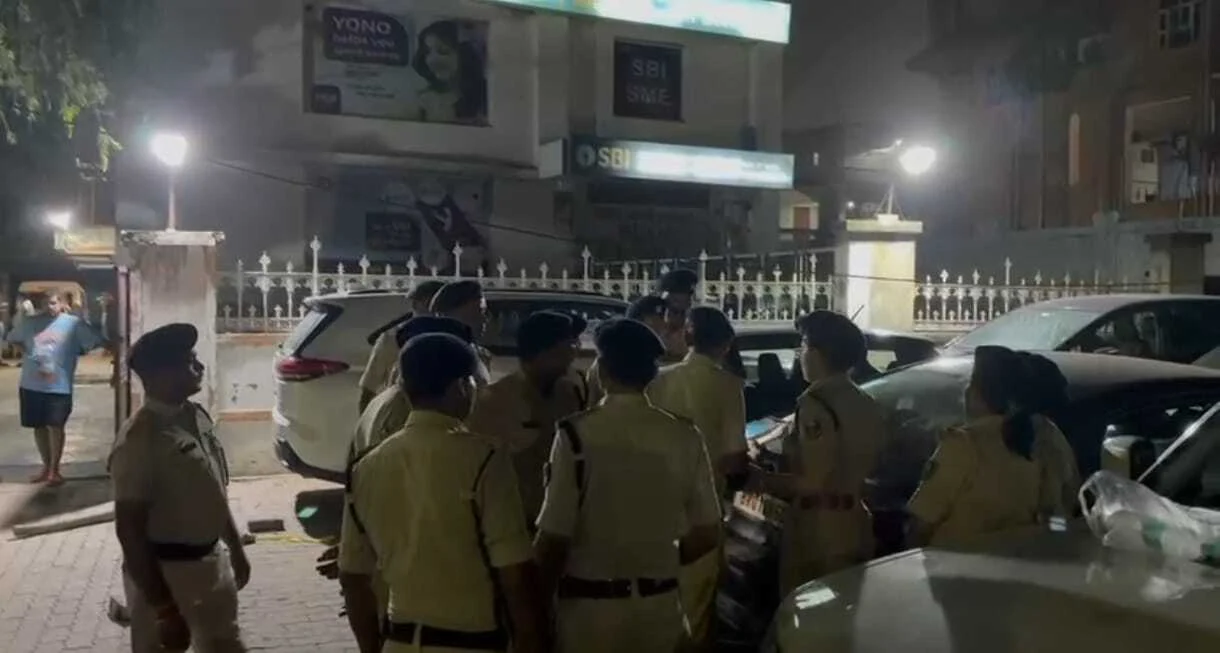 बेखौफ अपराधियों ने पटना के चर्चित व्यवसाई गोपाल खेमका की उनके घर पास गोली मारकर किया हत्या  3