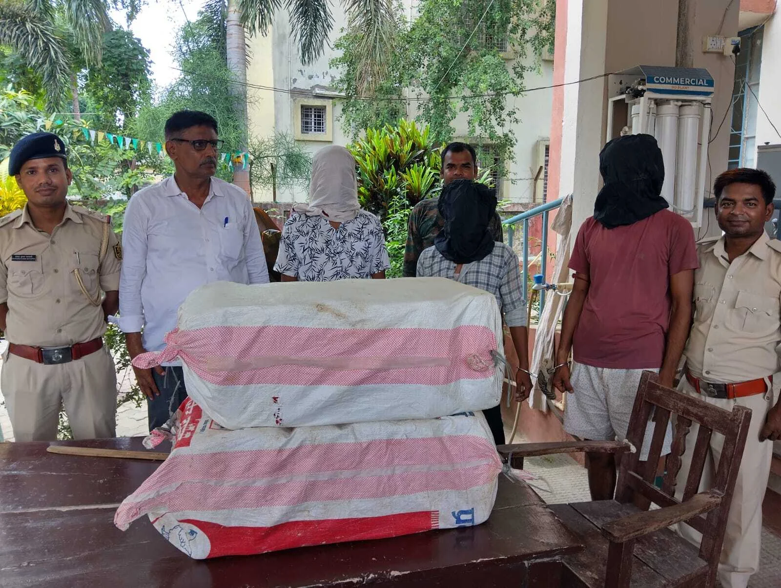 भगवानपुर पुलिस को मिली बड़ी सफलता, तीन  गंजा तस्कर को 65 किलो गांजा के साथ किया गिरफ्तार 4