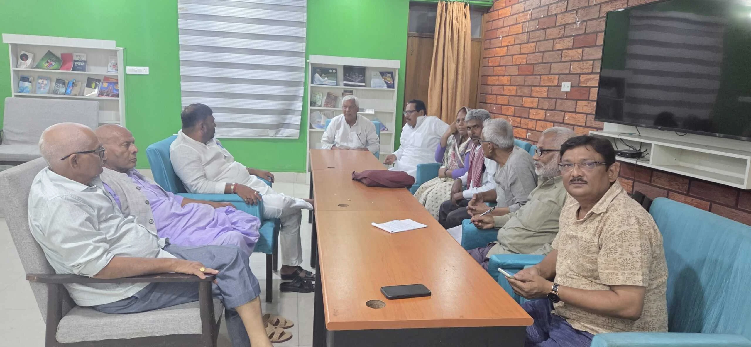समस्तीपुर में महागठबंधन कार्यकर्ताओं की बैठक आयोजित,राजद,सीपीआई,सीपीएम,वीआईपी के जिलाध्यक्ष व सचिव थे मौजूद 4