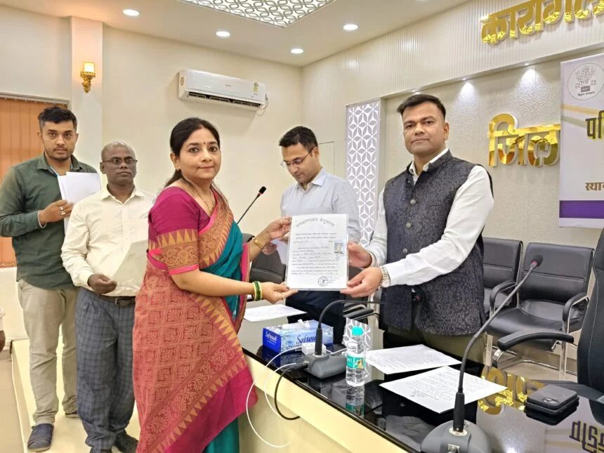 जिला पदाधिकारी बेगूसराय तुषार सिंगला द्वारा स्वतंत्रता सेनानी के उत्तराधिकारियों के बीच परिचय पत्र/प्रमाण पत्र का किया गया वितरण  1