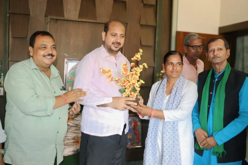 समस्तीपुर के विधायक सह बिहार विधान सभा के मुख्य सचेतक अख्तरुल इस्लाम शाहीन के एक निजी कार्यक्रम में हुए शामिल, राजद के राष्ट्रीय कार्यकारणी में शामिल होने पर कार्यकर्ताओ ने दिया  बधाई  1