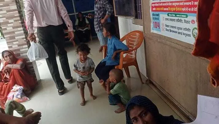 पीएचसी वीरपुर में आयोजित शिविर में दो बजे तक लेट नहीं चार बजे चिकित्सकों से भेंट नहीं 3