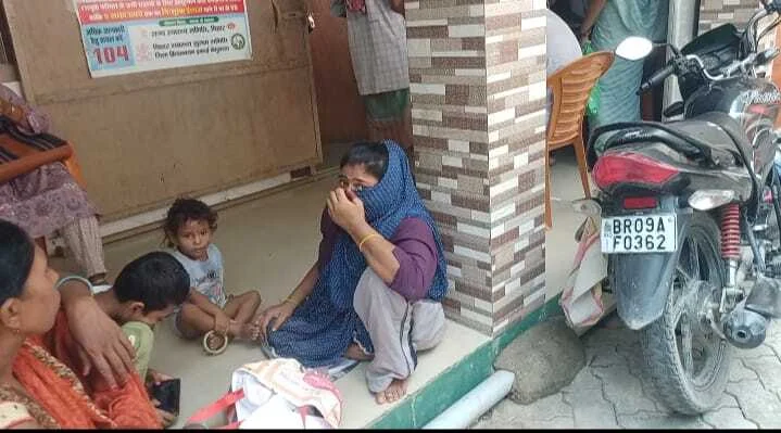 पीएचसी वीरपुर में आयोजित शिविर में दो बजे तक लेट नहीं चार बजे चिकित्सकों से भेंट नहीं 2