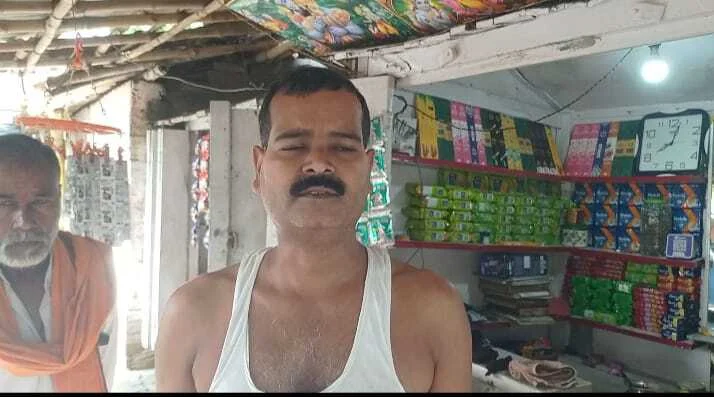 अज्ञात चोरों ने पान दुकान से तीन हजार नगदी समेत हजारों रुपए मुल्य के समान लेकर हुआ फरार 3