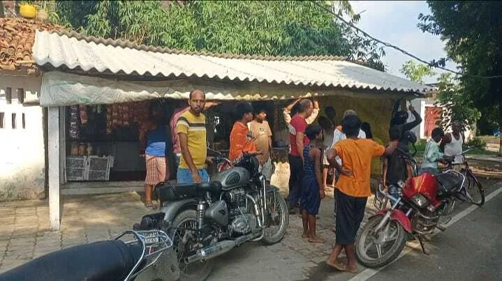 अज्ञात चोरों ने पान दुकान से तीन हजार नगदी समेत हजारों रुपए मुल्य के समान लेकर हुआ फरार 2