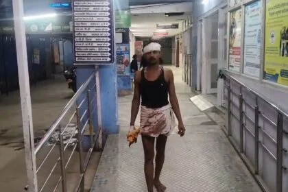 बेगूसराय में गैर मजरूआ जमीन पर दाबे को लेकर दो पक्षो के बीच जमकर मारपीट,एक व्यक्ति गंभीर रूप से घायल, तीन चोटिल 15