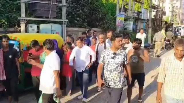 बेगूसराय मे इलाज के दौरान एक मरीज की मौत,परिजनों ने डॉक्टर पर इलाज मे लापरवाही का आरोप किया हंगामा 3