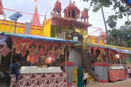 नालंदा में एक अनोखा मंदिर जहां प्रसाद के रूप चढ़ता है लंगोट, लंगोट चढ़ाने से होती है हर मुराद पूरी 77