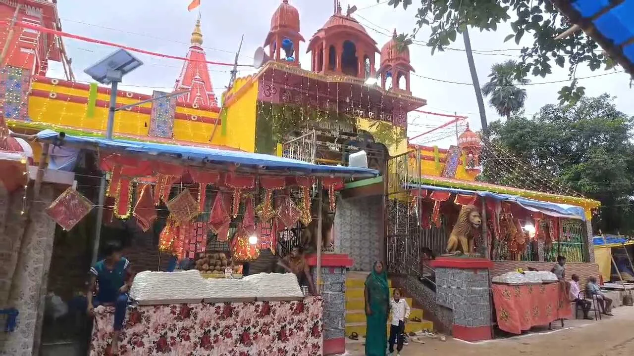 नालंदा में एक अनोखा मंदिर जहां प्रसाद के रूप चढ़ता है लंगोट, लंगोट चढ़ाने से होती है हर मुराद पूरी 3